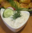 Kurczak pieczony na butelce (wg Raj Smakosza). Tzatziki - pikantny sos czosnkowy. Kliknij, aby powiêkszyæ